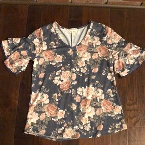 Elbow sleeve floral shirt